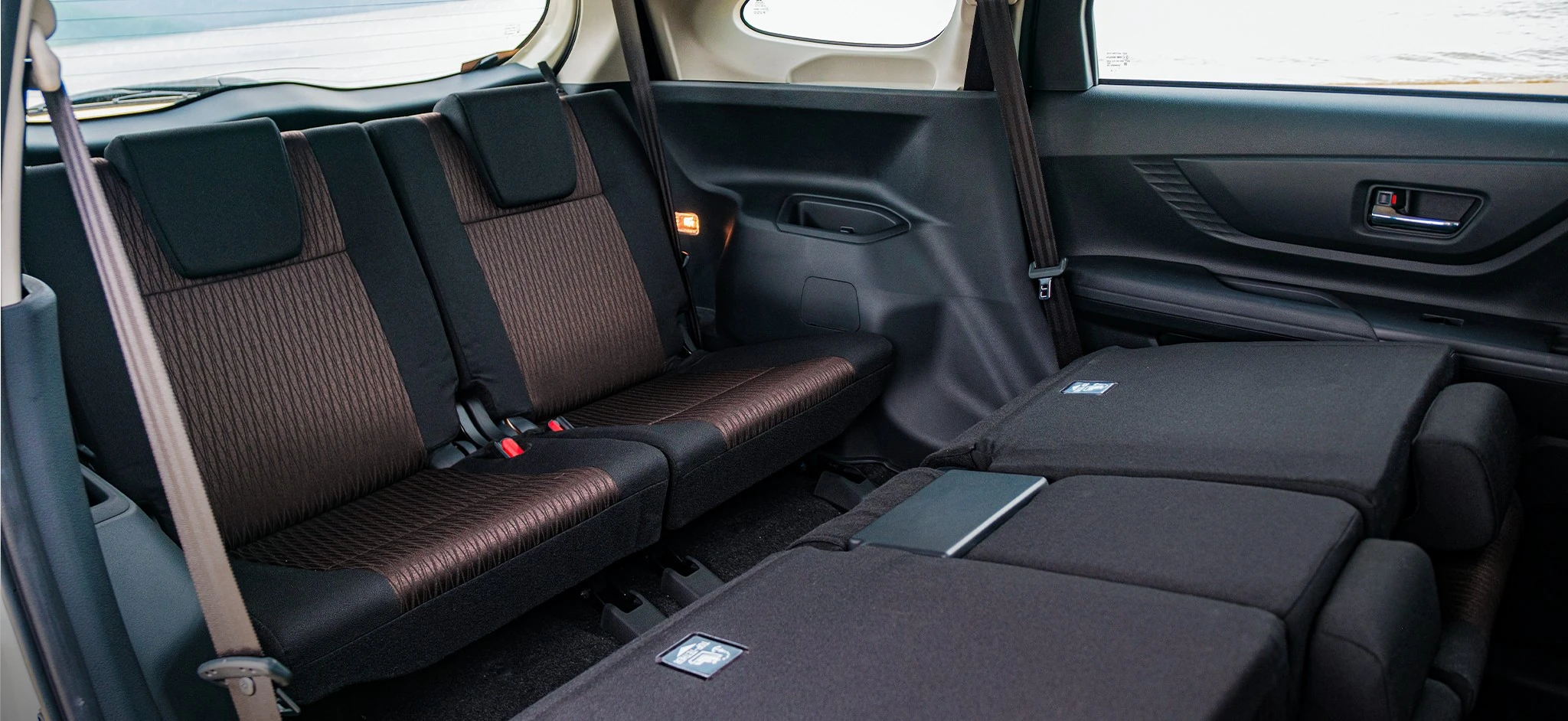Toyota Avanza Premio – Ghế gập linh hoạt
