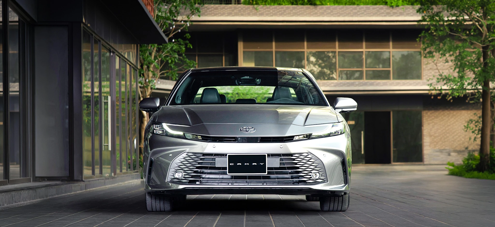 Toyota Camry – Đầu xe "cá mập đầu búa"