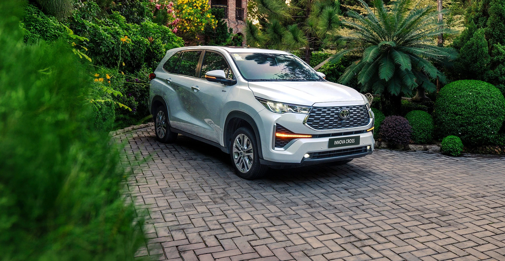 Toyota Innova Cross