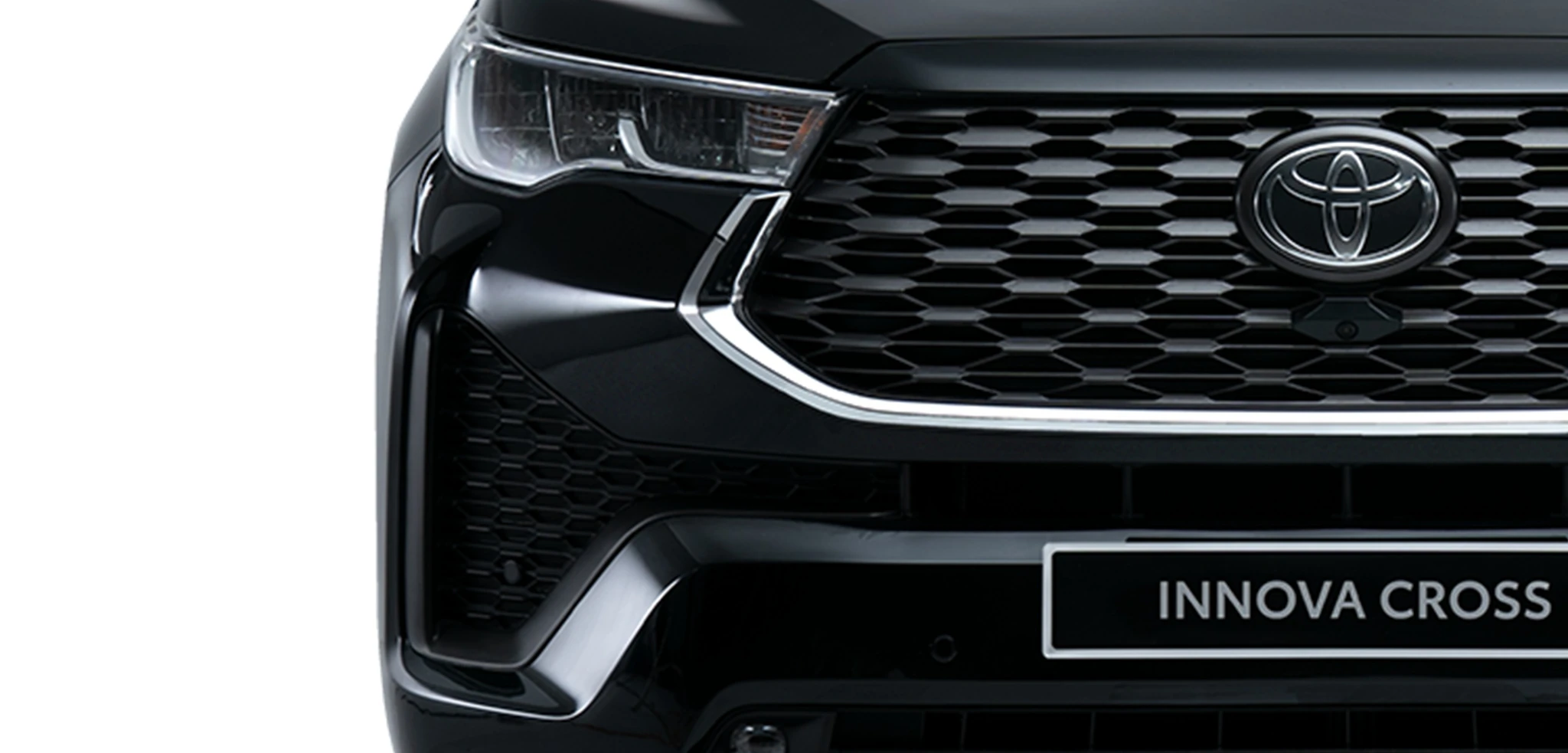 Toyota Innova Cross – Lưới tản nhiệt lục giác