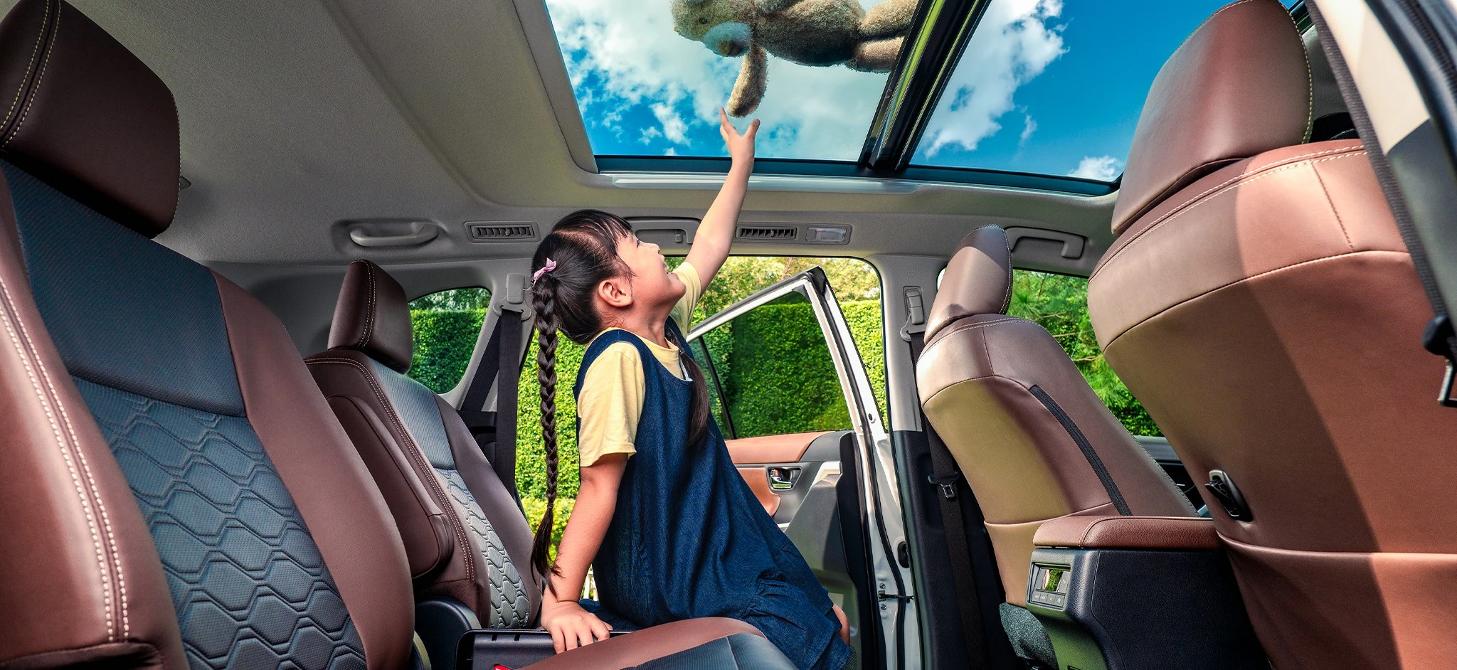 Toyota Innova Cross – Cửa sổ trời toàn cảnh